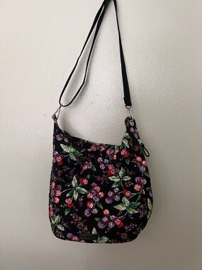 Vera Bradley Winter Berry Carson-Hobo